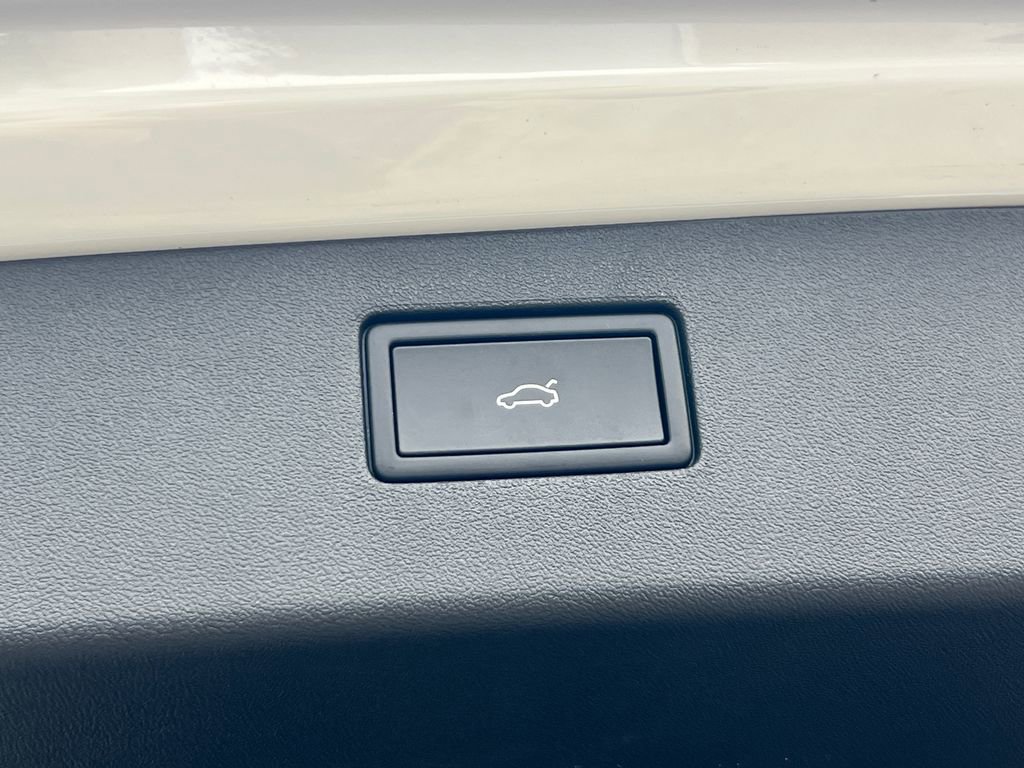 New 2026 Volkswagen Tiguan SE R-Line image 16