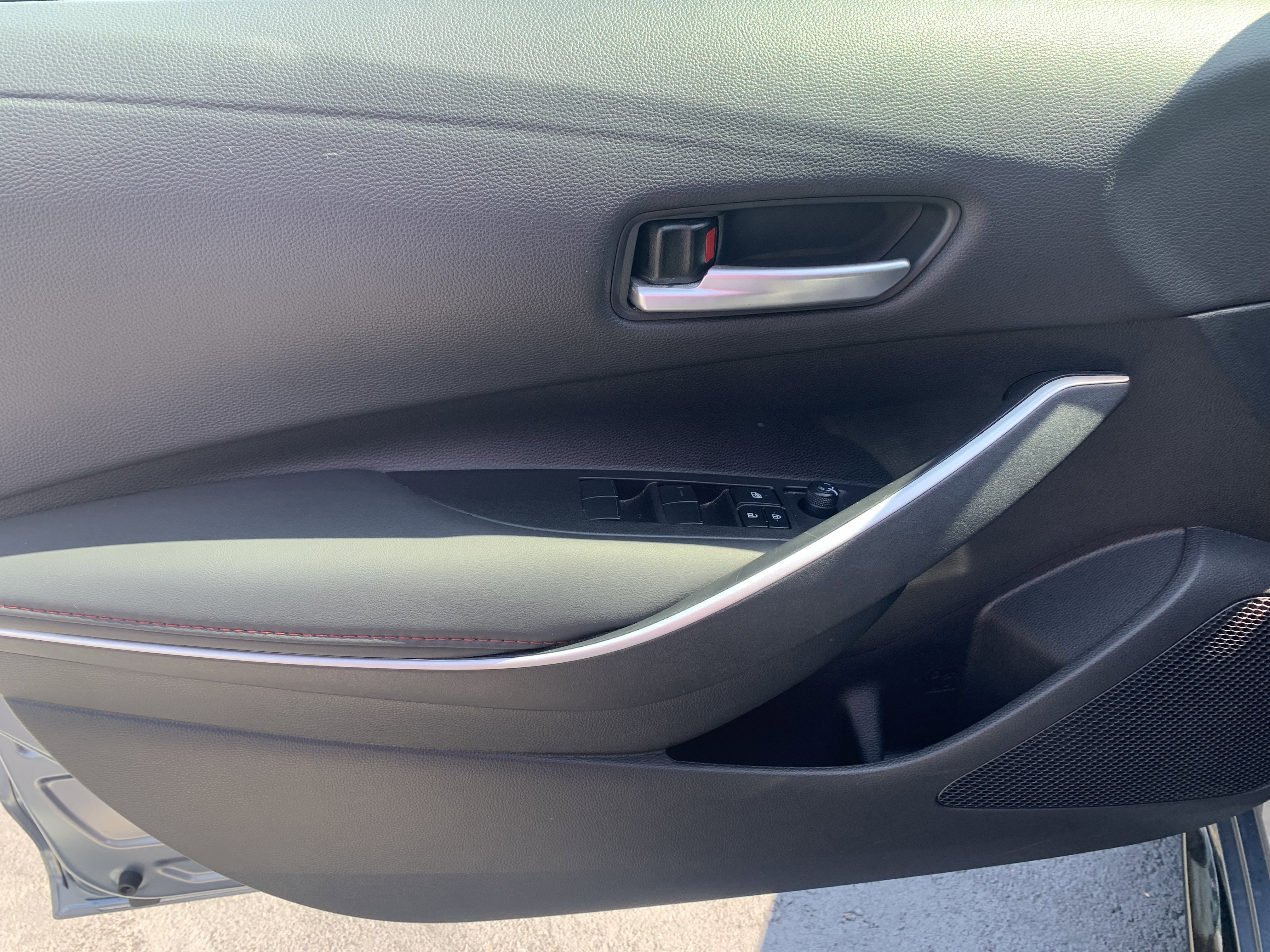 Certified 2025 Toyota Corolla SE FWD image 9