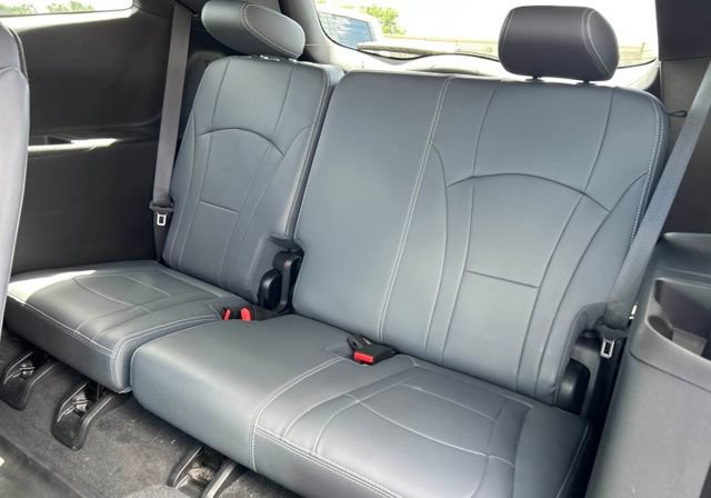 Used 2024 Buick Enclave Essence w/ Sport Touring Edition FWD image 5