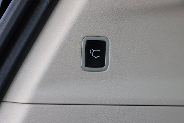 Used 2024 Chrysler Pacifica Limited FWD image 9
