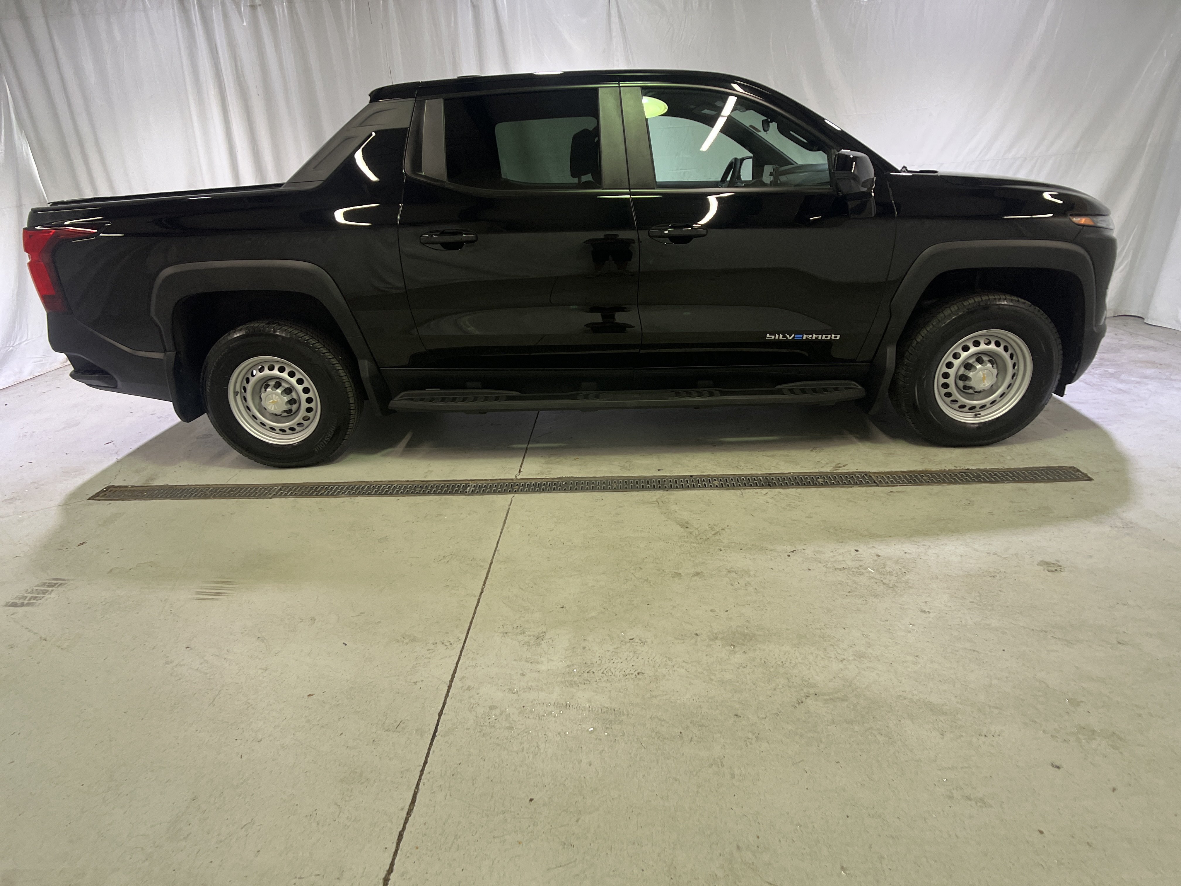 Used 2025 Chevrolet Silverado EV W/T AWD/4WD image 12