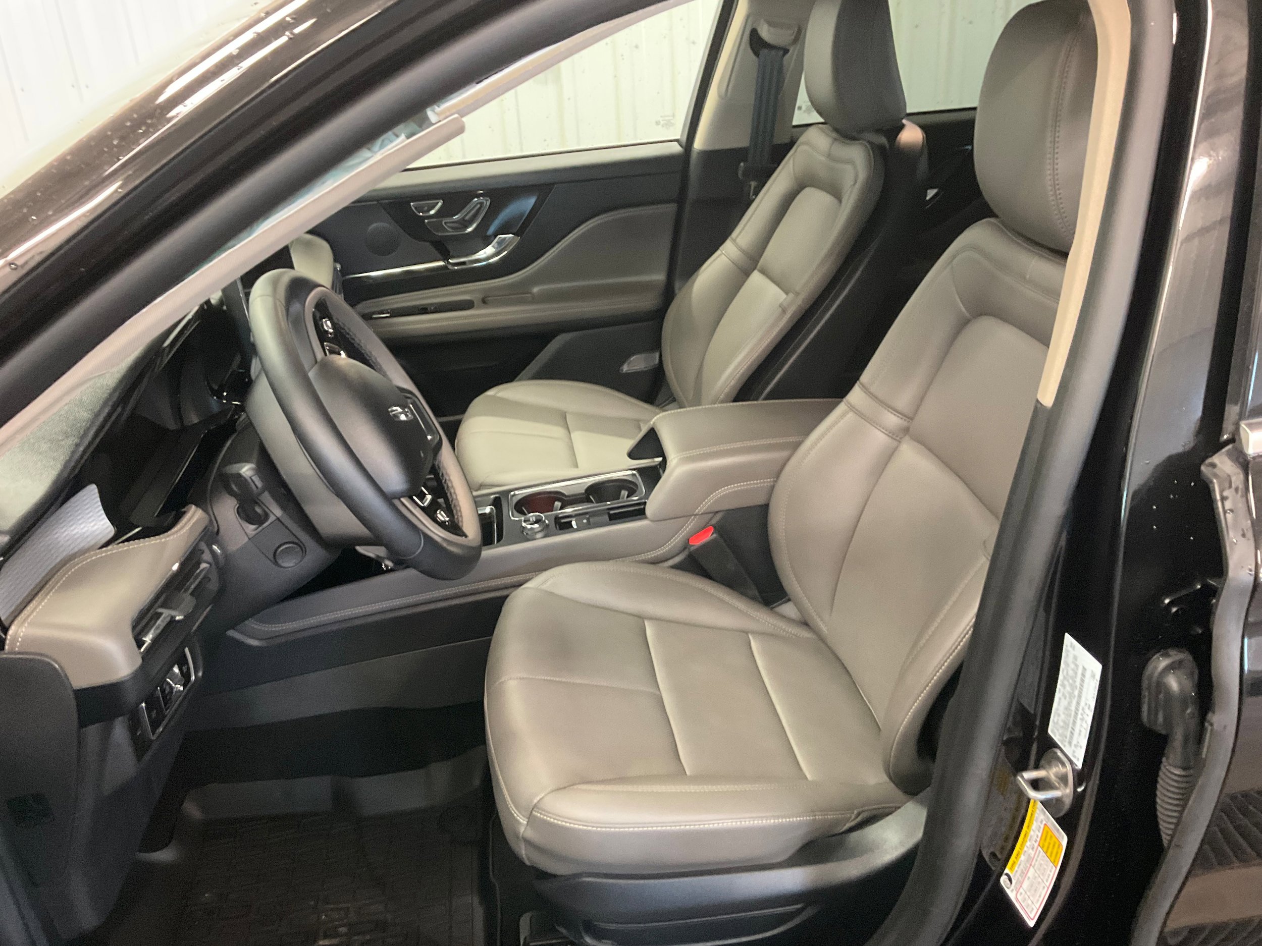 Used 2025 Lincoln Corsair AWD w/ Equipment Group 101A image 11