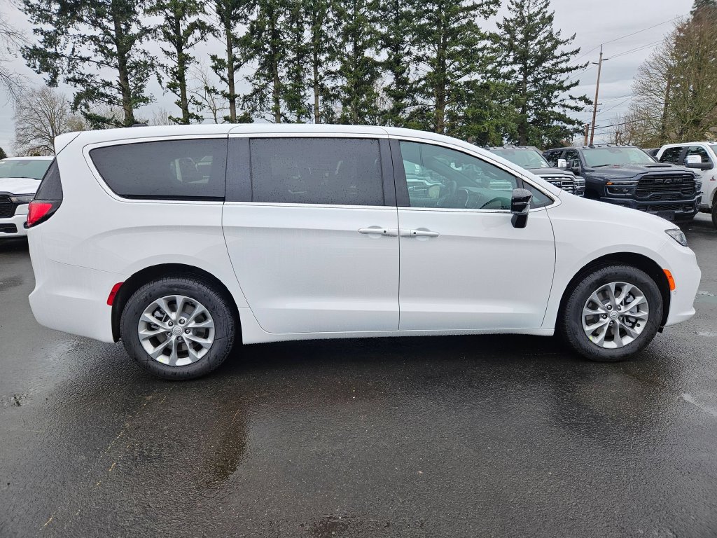 New 2026 Chrysler Pacifica Select AWD/4WD image 8
