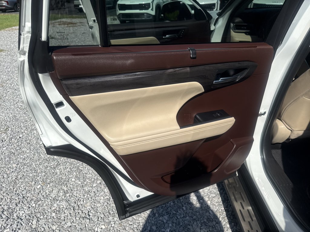 Used 2022 Toyota Highlander Limited FWD image 22