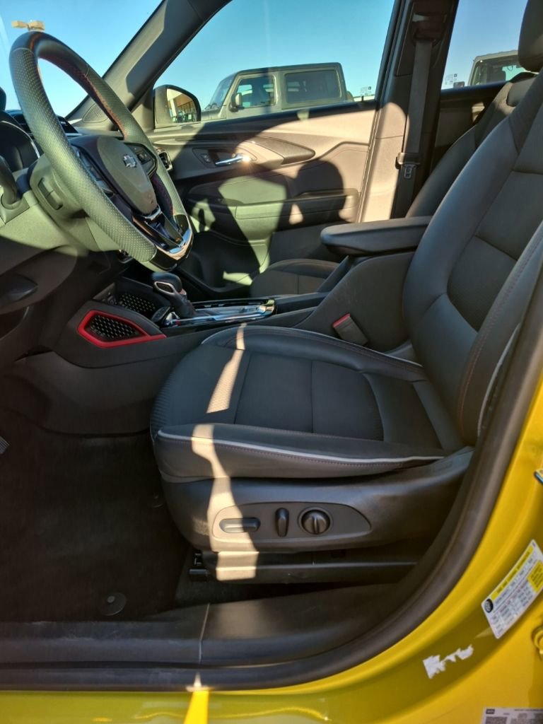 Used 2023 Chevrolet TrailBlazer RS w/ Sun and Liftgate Package FWD image 22
