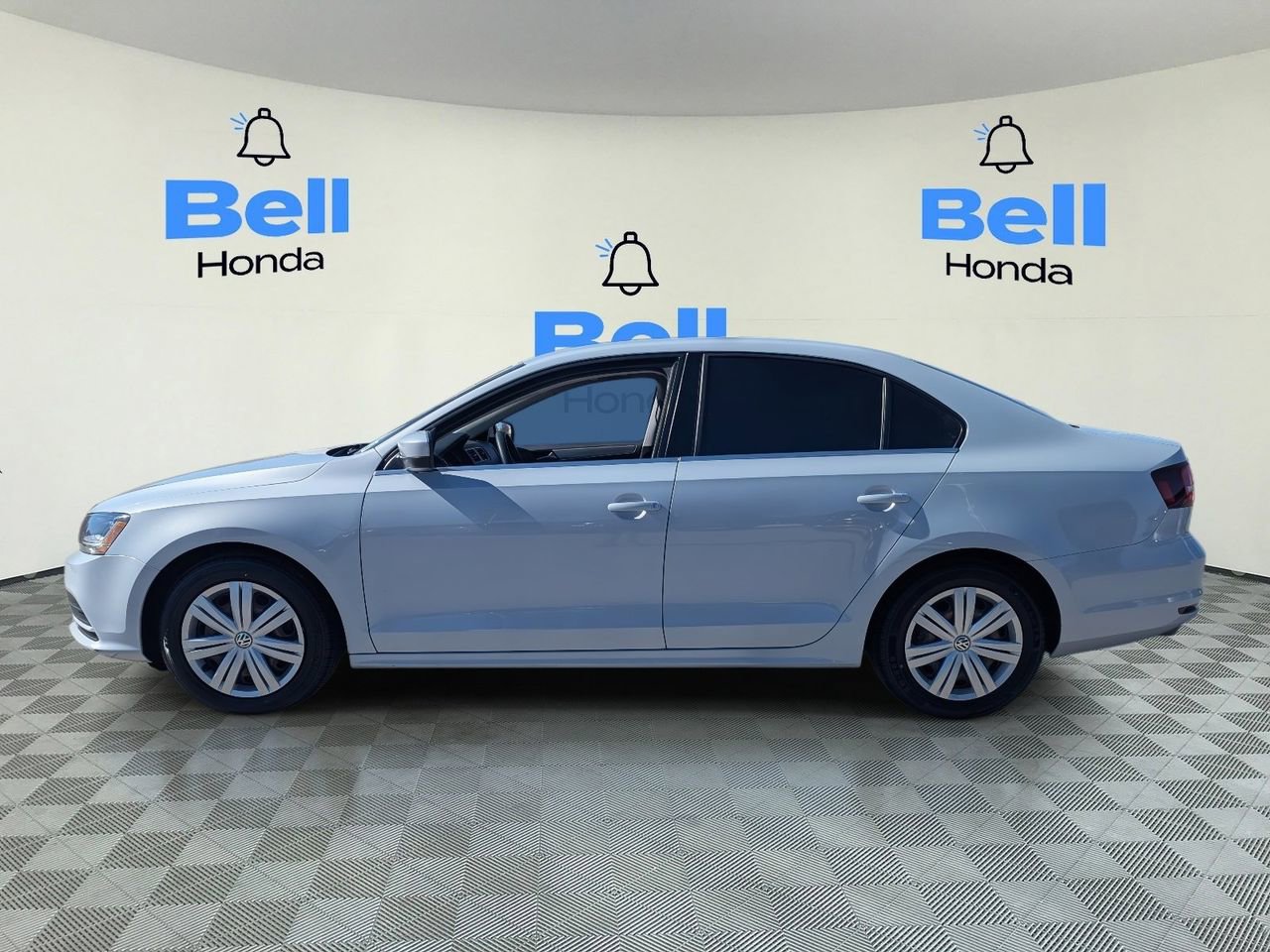 Used 2017 Volkswagen Jetta S image 2