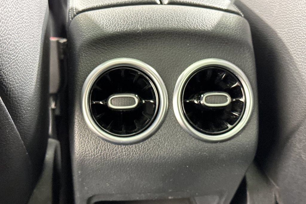 Certified 2022 Mercedes-Benz GLB 250 4MATIC image 18