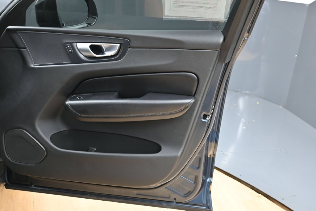 Used 2024 Volvo XC60 B5 Plus w/ Protection Package Premier AWD/4WD image 36