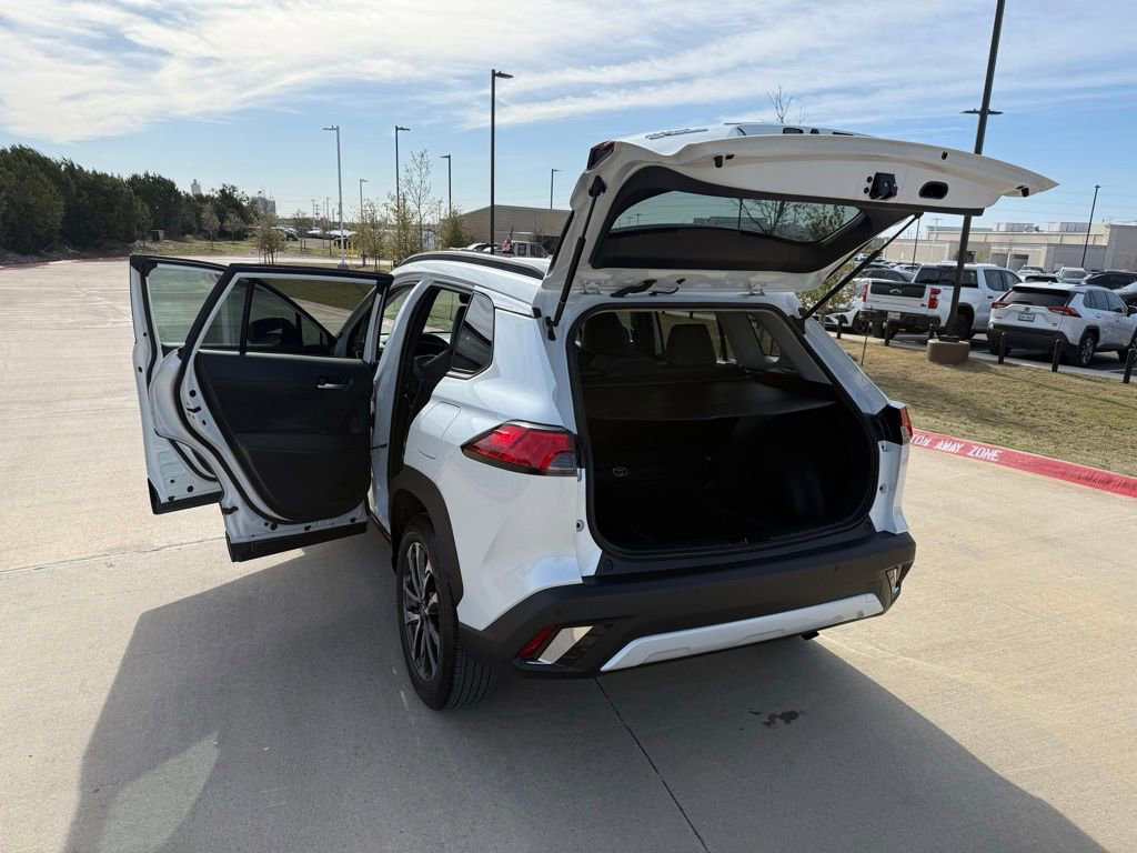 Used 2023 Toyota Corolla Cross XLE image 25
