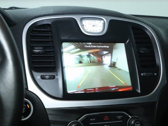 Used 2022 Chrysler 300 Touring w/ Sport Appearance Package image 27