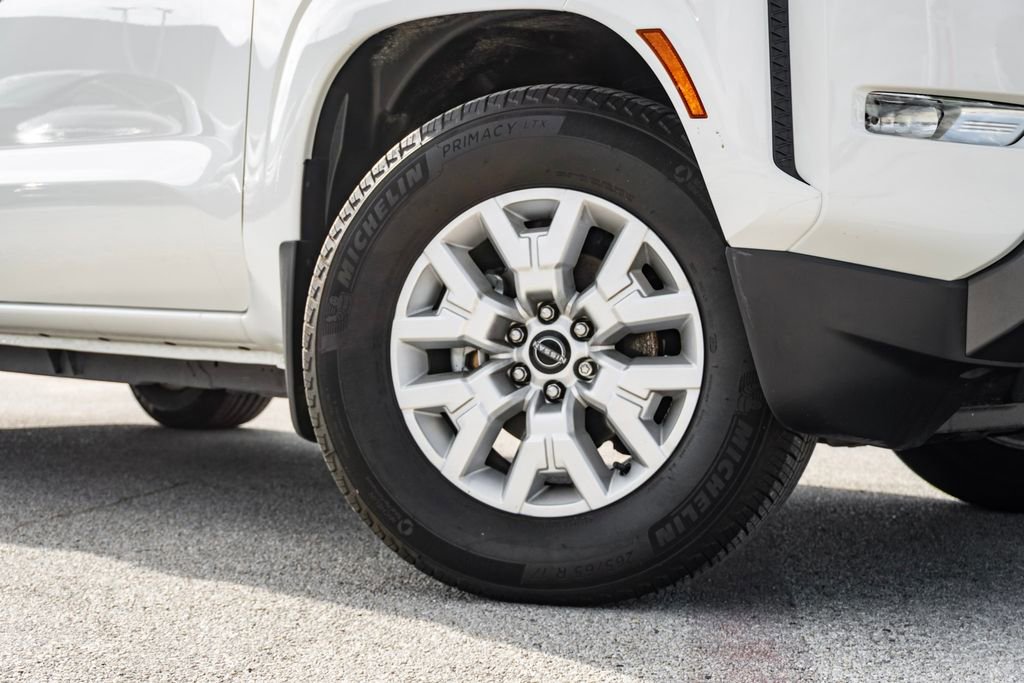 Used 2024 Nissan Frontier SV w/ SV Convenience Package RWD image 2