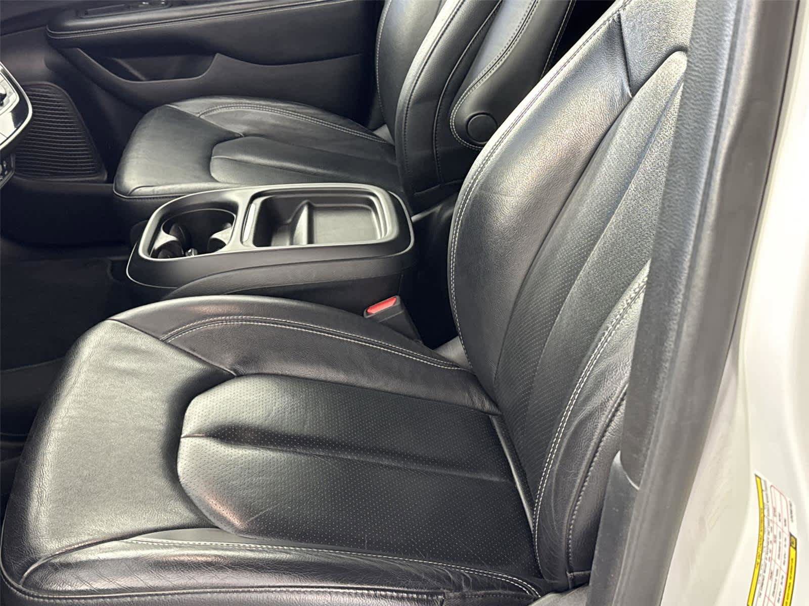 Used 2020 Chrysler Pacifica Touring-L w/ Advanced Safetytec Group AWD/4WD image 11