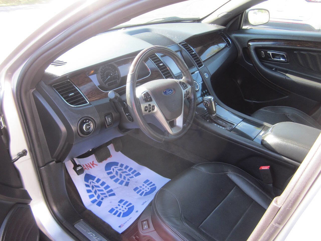 Used 2013 Ford Taurus Limited FWD image 9