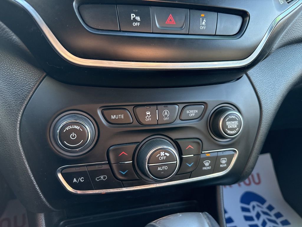 Used 2021 Jeep Cherokee Latitude Lux 80th Anniv w/ Quick Order Package 26U 80TH image 32