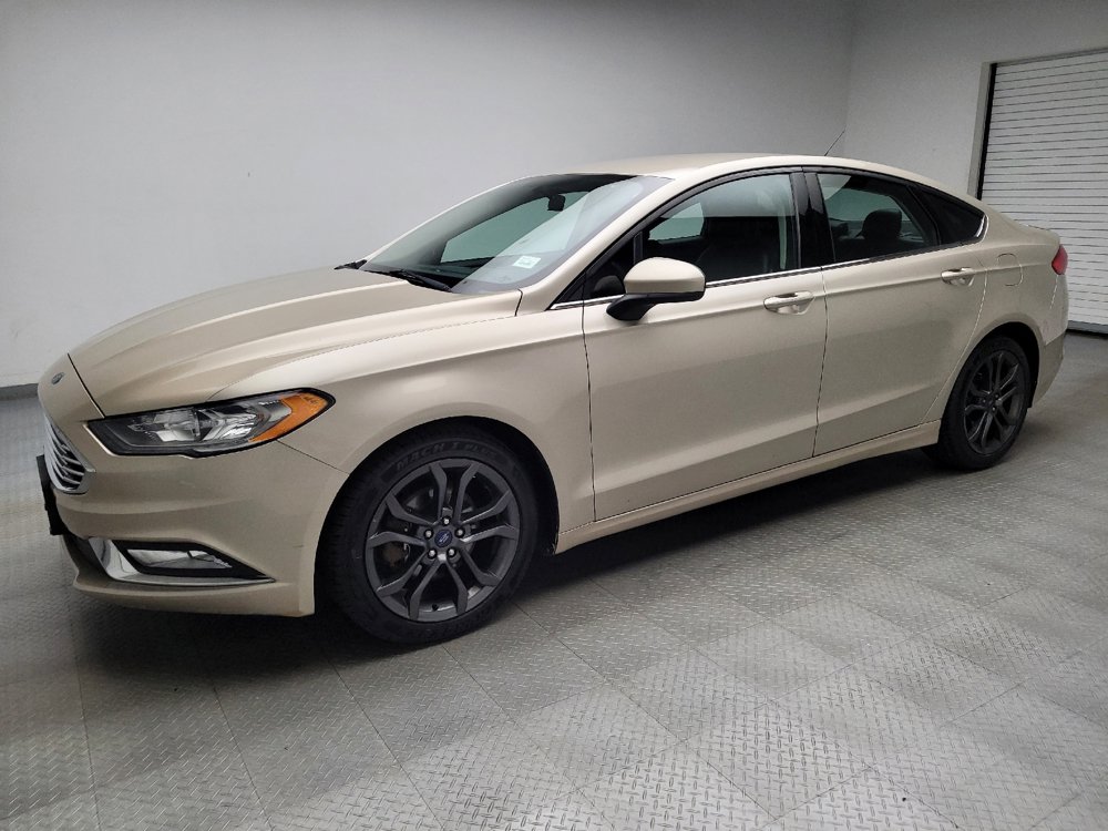 Used 2018 Ford Fusion SE w/ Equipment Group 201A FWD image 2