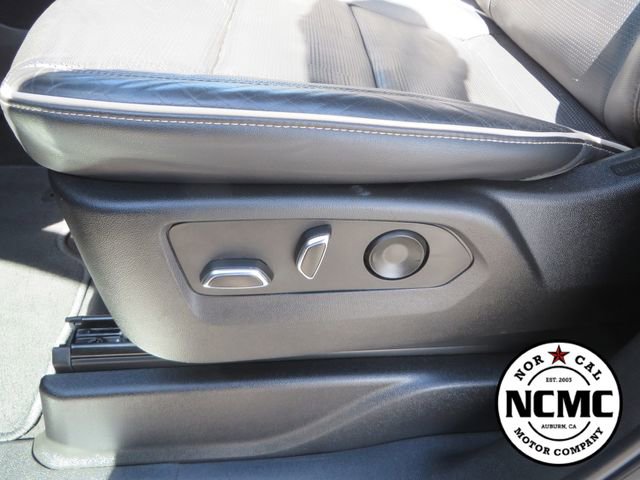 Used 2023 Cadillac Escalade Premium Luxury AWD/4WD image 20