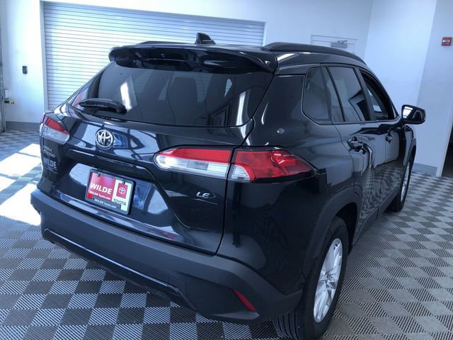 Used 2025 Toyota Corolla Cross LE image 27