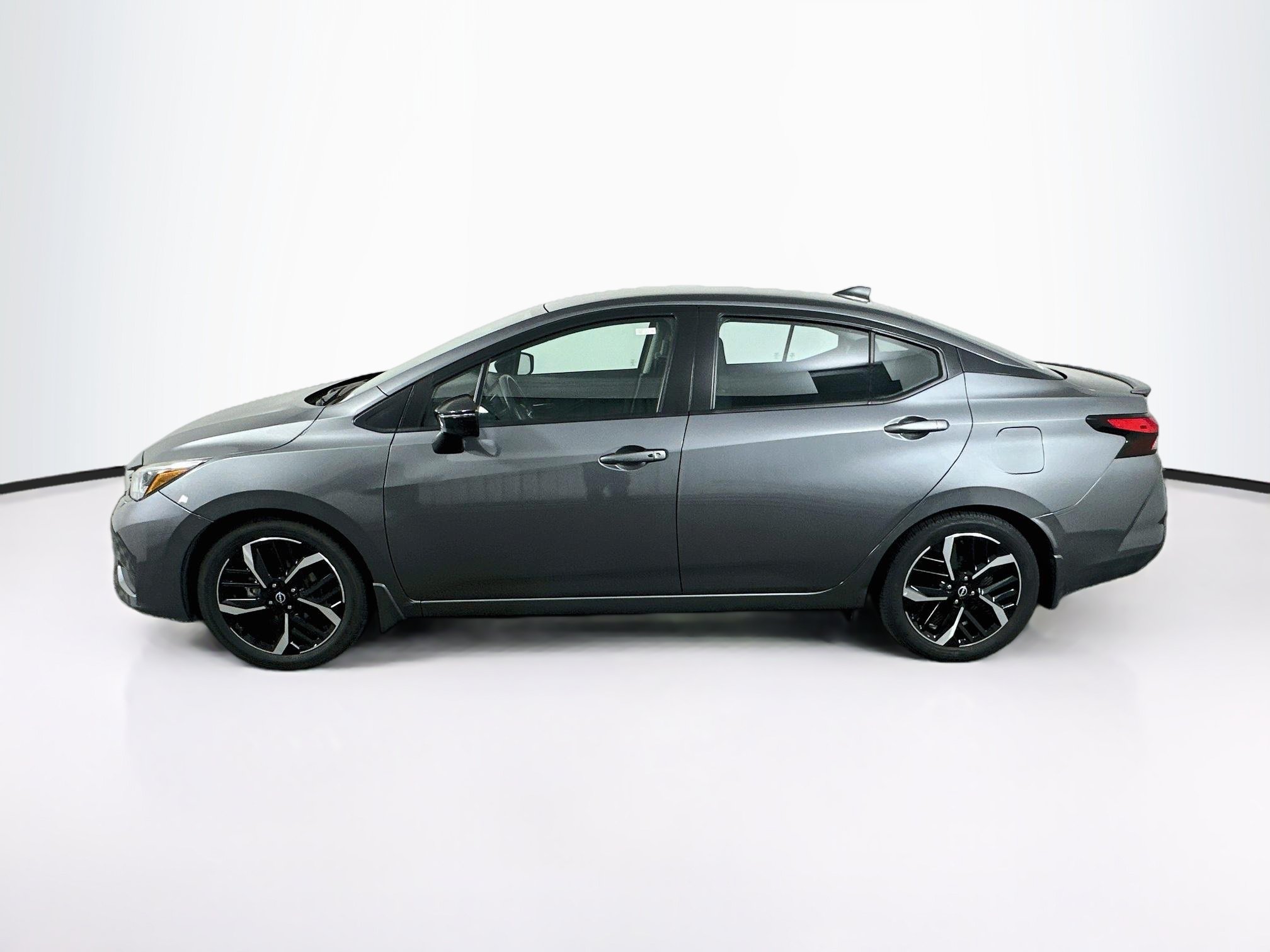 Used 2025 Nissan Versa SR w/ Trunk Package FWD image 4