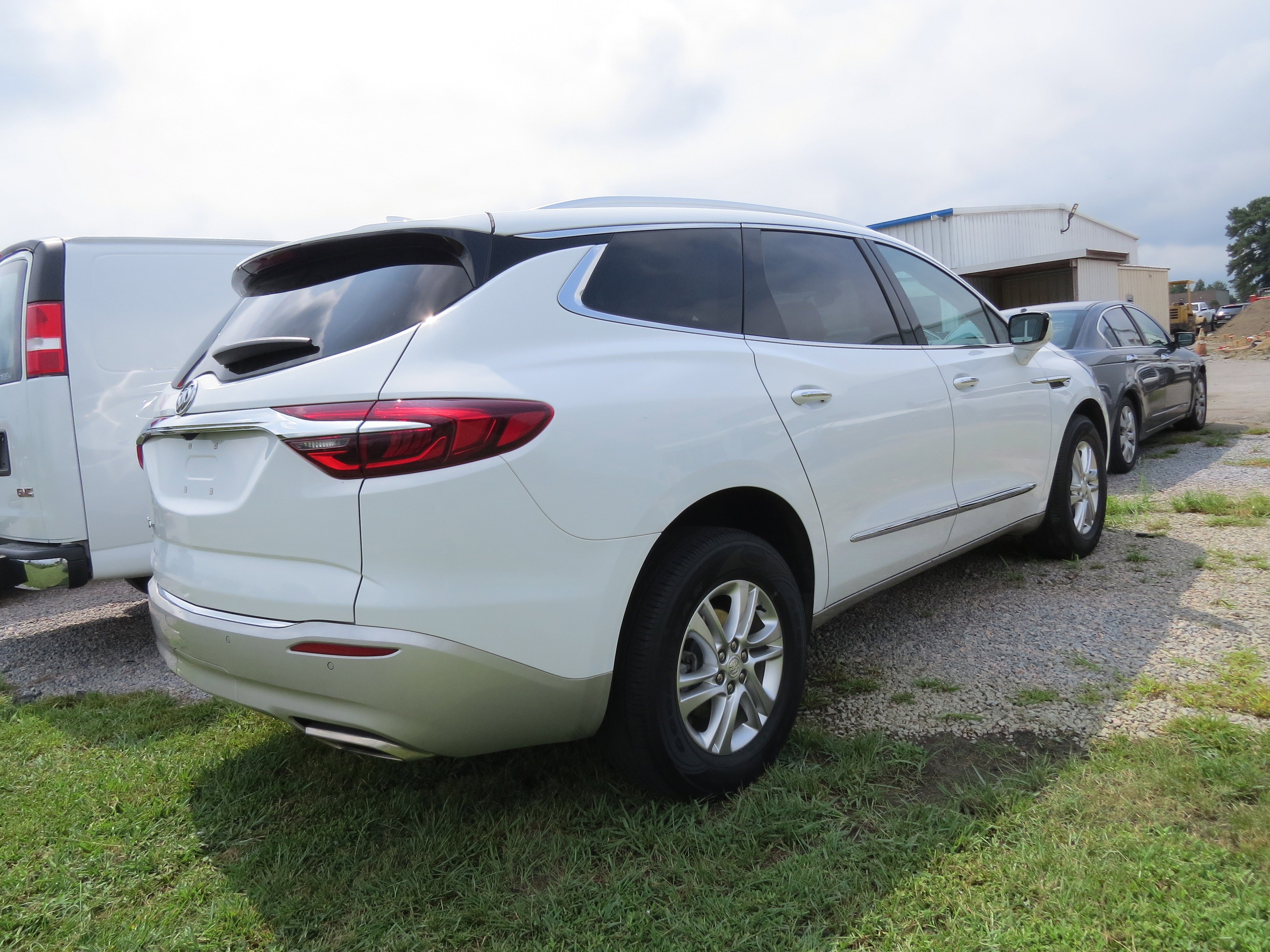 Used 2021 Buick Enclave Essence image 16