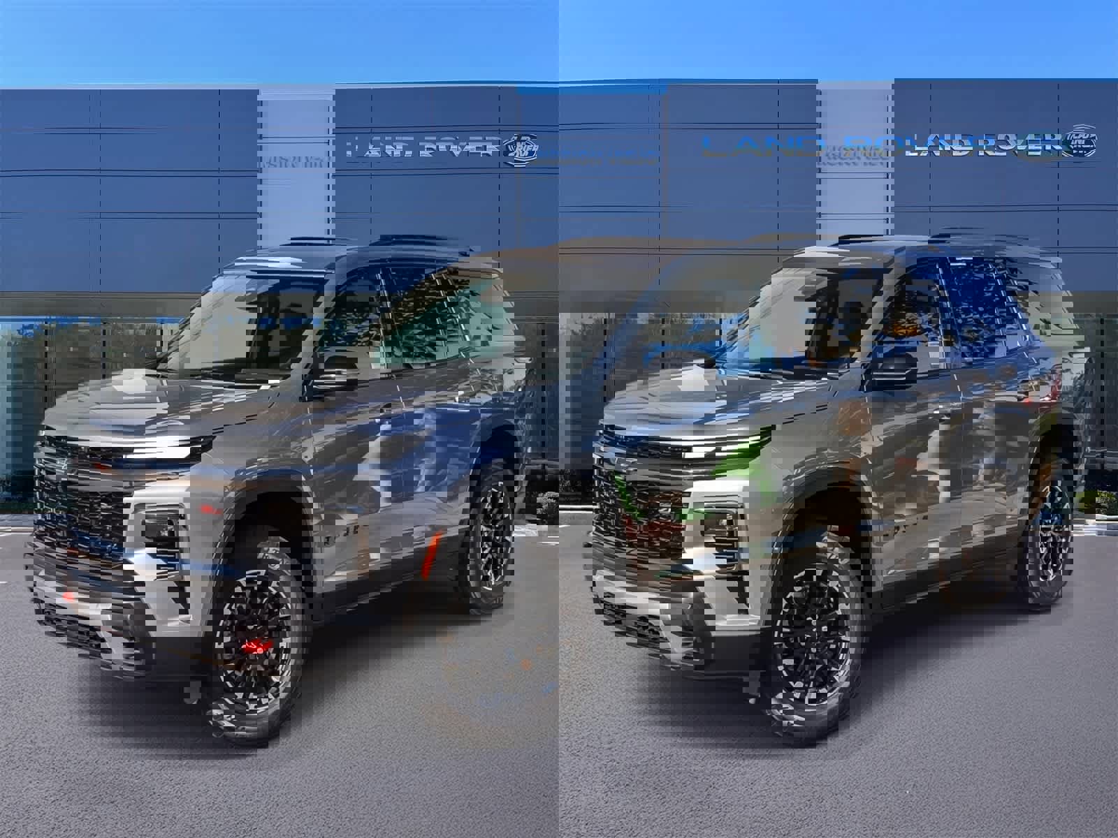 Used 2025 Chevrolet Traverse Z71 image 1