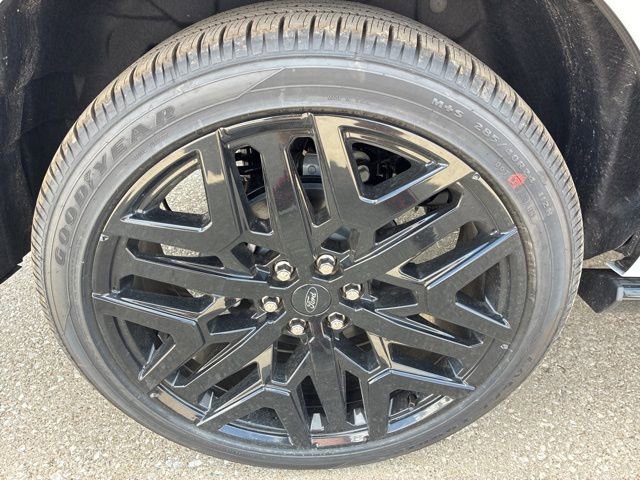 New 2026 Ford Expedition Platinum w/ Stealth Performance Package image 14