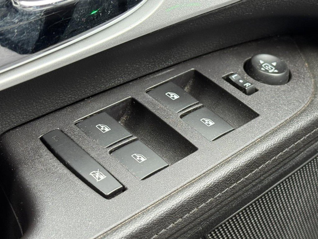 Used 2017 Chevrolet Equinox LT w/ Convenience Package image 21