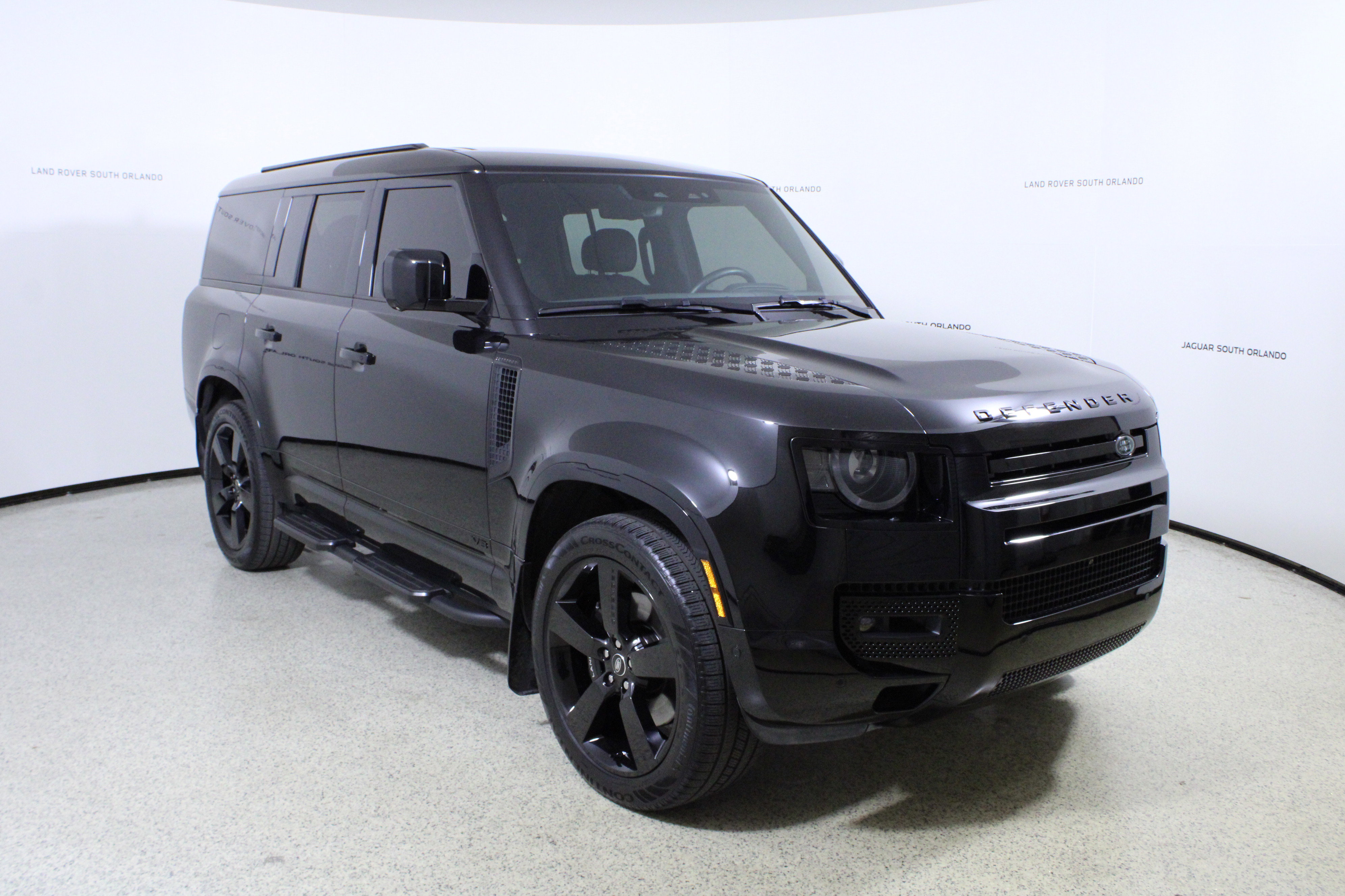 Used 2025 Land Rover Defender 130 V8 image 3