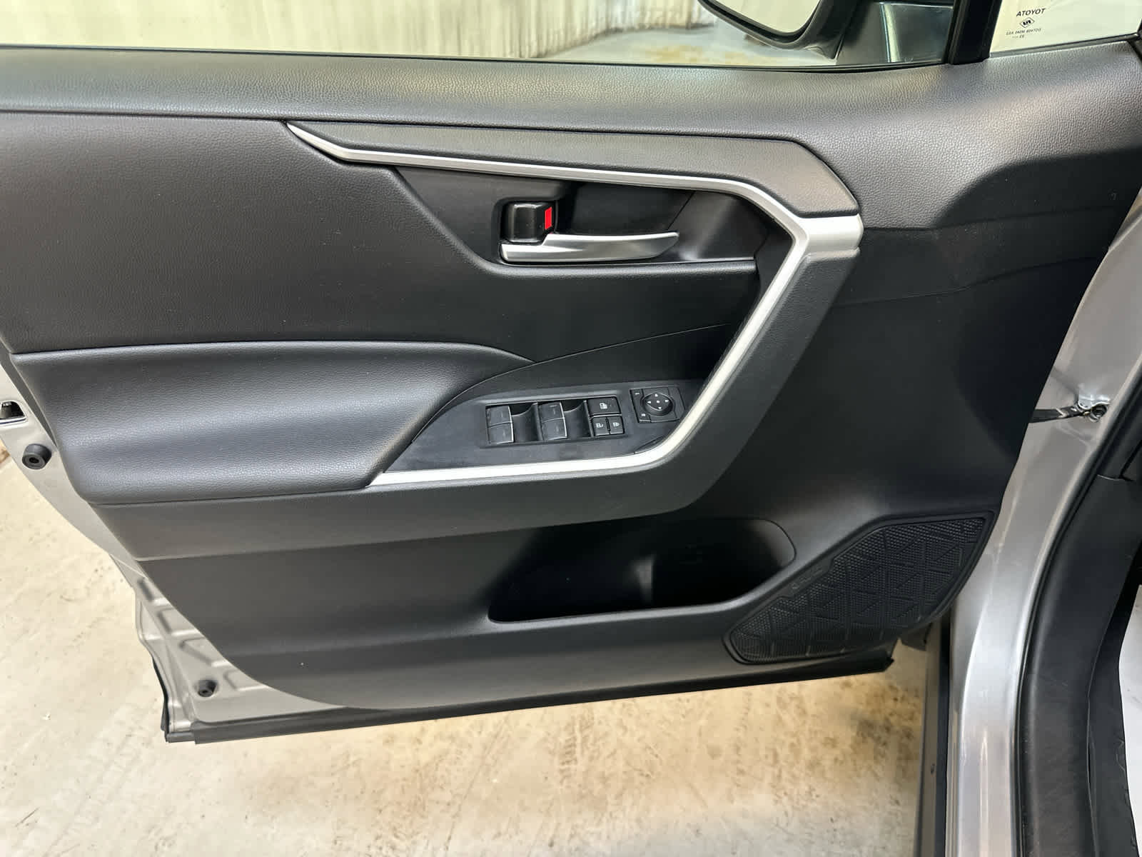 Used 2024 Toyota RAV4 XLE image 26