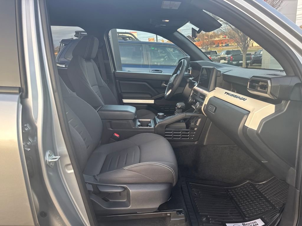 Used 2024 Toyota Tacoma TRD Off-Road image 40