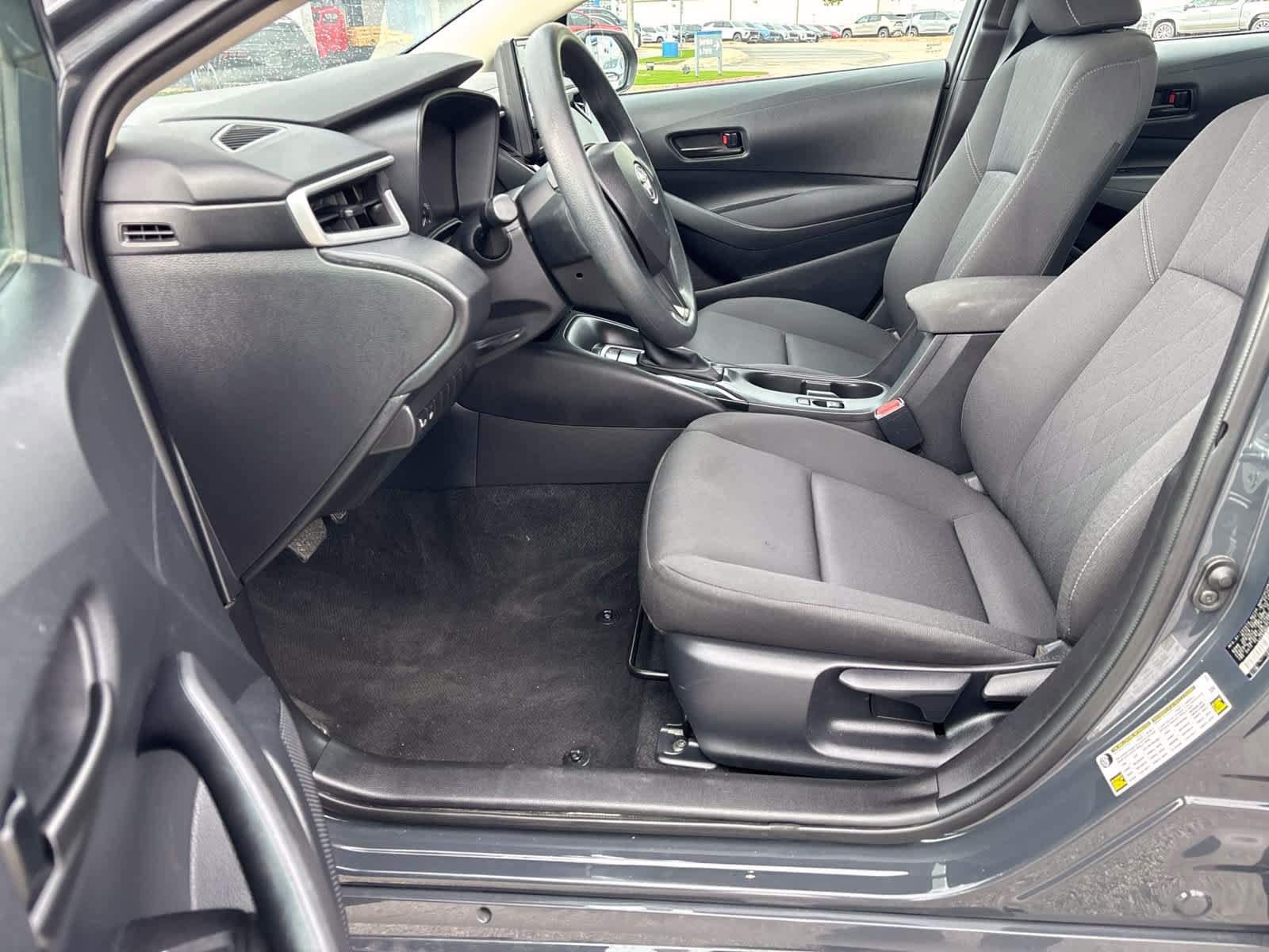 Used 2025 Toyota Corolla LE FWD image 11