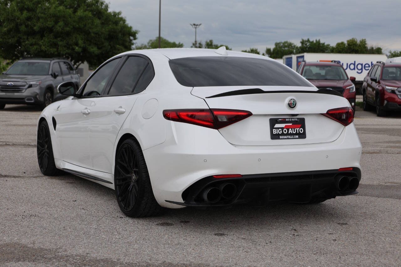 Used 2017 Alfa Romeo Giulia Quadrifoglio RWD image 11