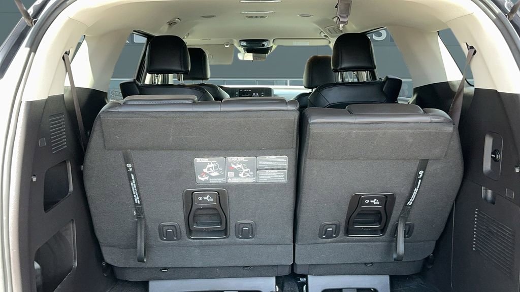 Used 2024 Kia Carnival LX FWD image 14