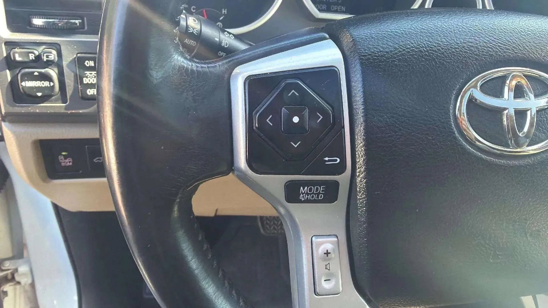 Used 2016 Toyota Sequoia Platinum image 38