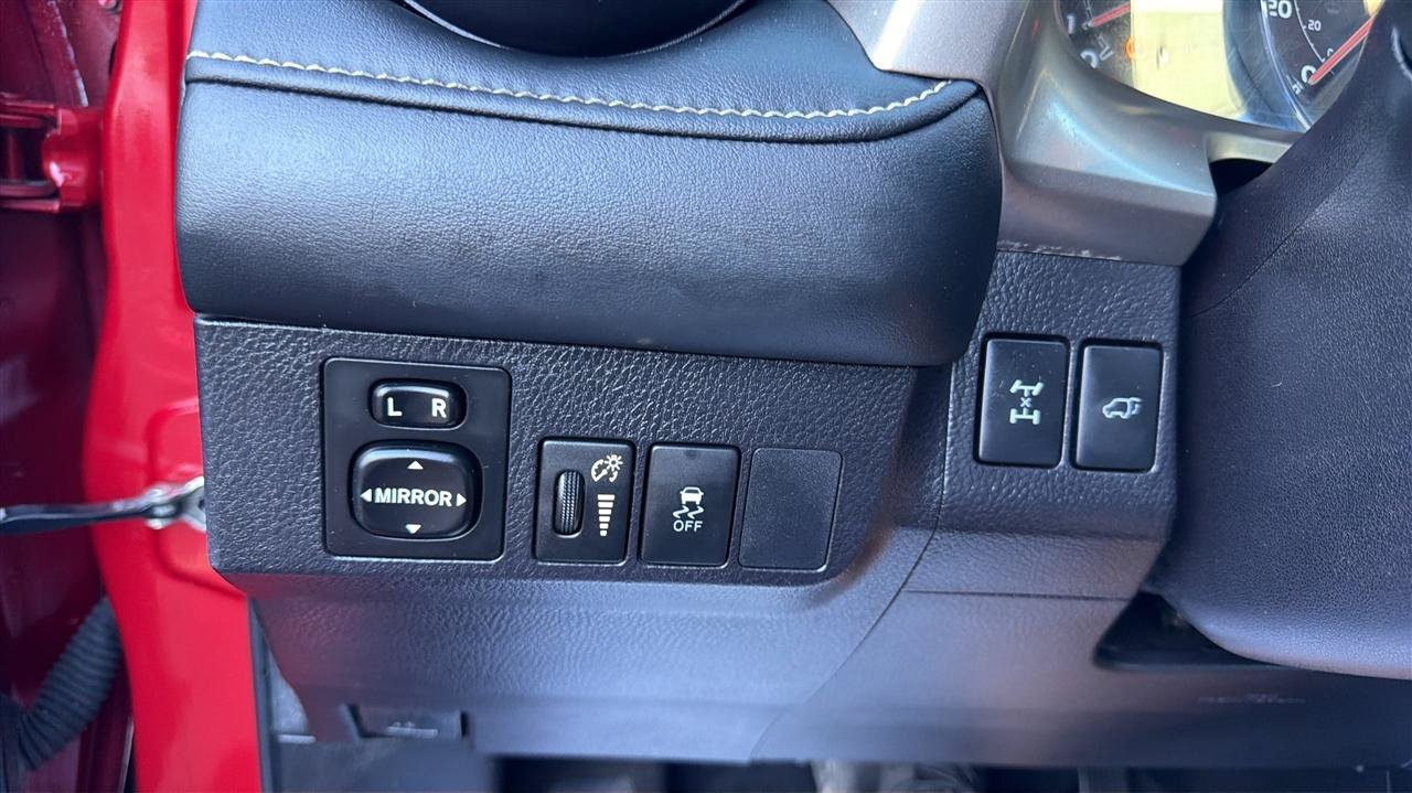 Used 2015 Toyota RAV4 Limited AWD/4WD image 27