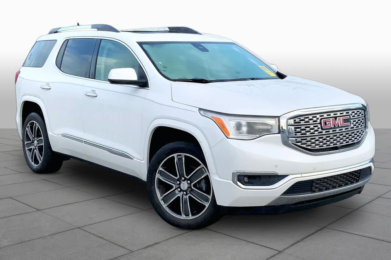 Used 2019 GMC Acadia Denali w/ Technology Package AWD/4WD image 3
