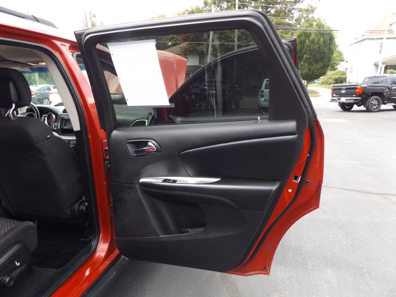 Used 2014 Dodge Journey SXT w/ Flexible Seating Group image 29