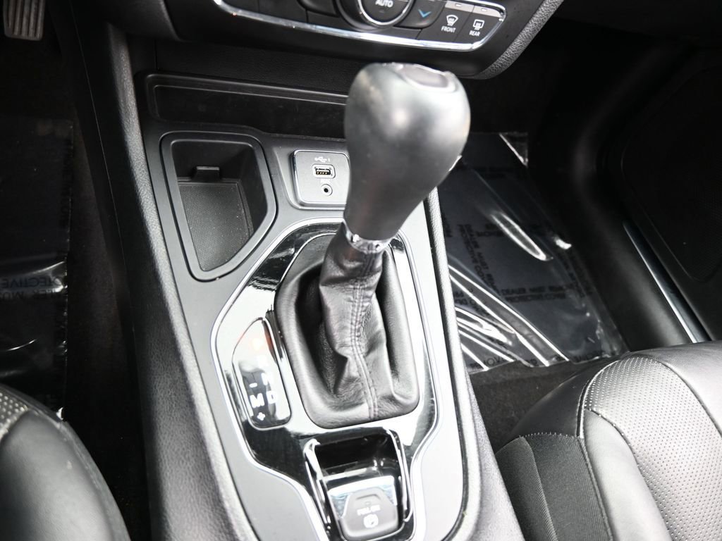 Used 2019 Jeep Cherokee Limited image 25