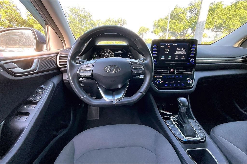 Used 2020 Hyundai Ioniq SE FWD image 5