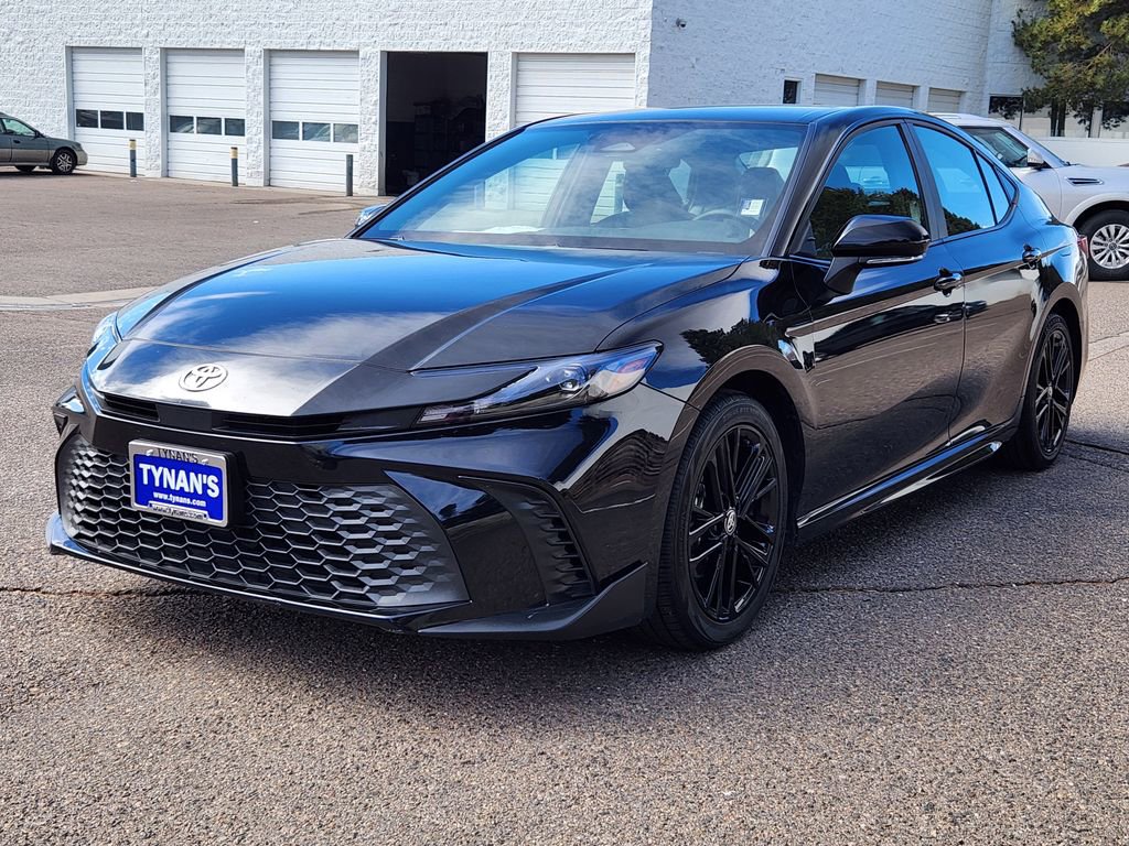 Used 2025 Toyota Camry SE image 6