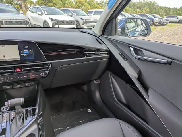 New 2026 Kia Niro EX FWD image 16
