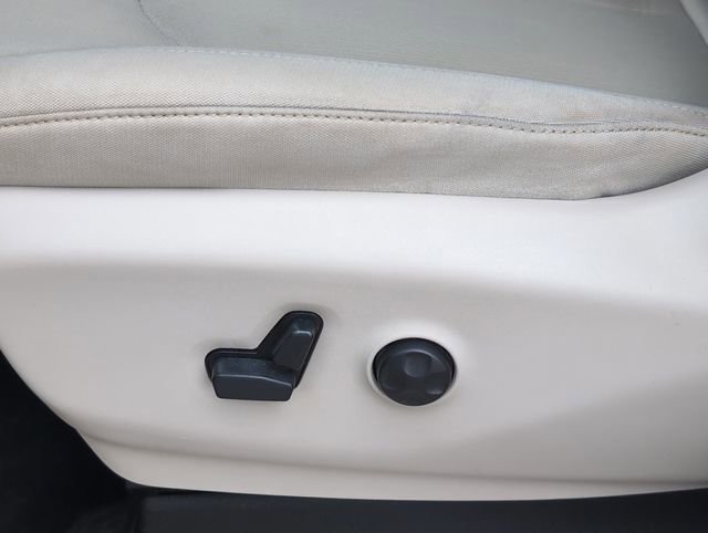 Used 2017 Chrysler Pacifica Touring w/ Tire & Wheel Group FWD image 14