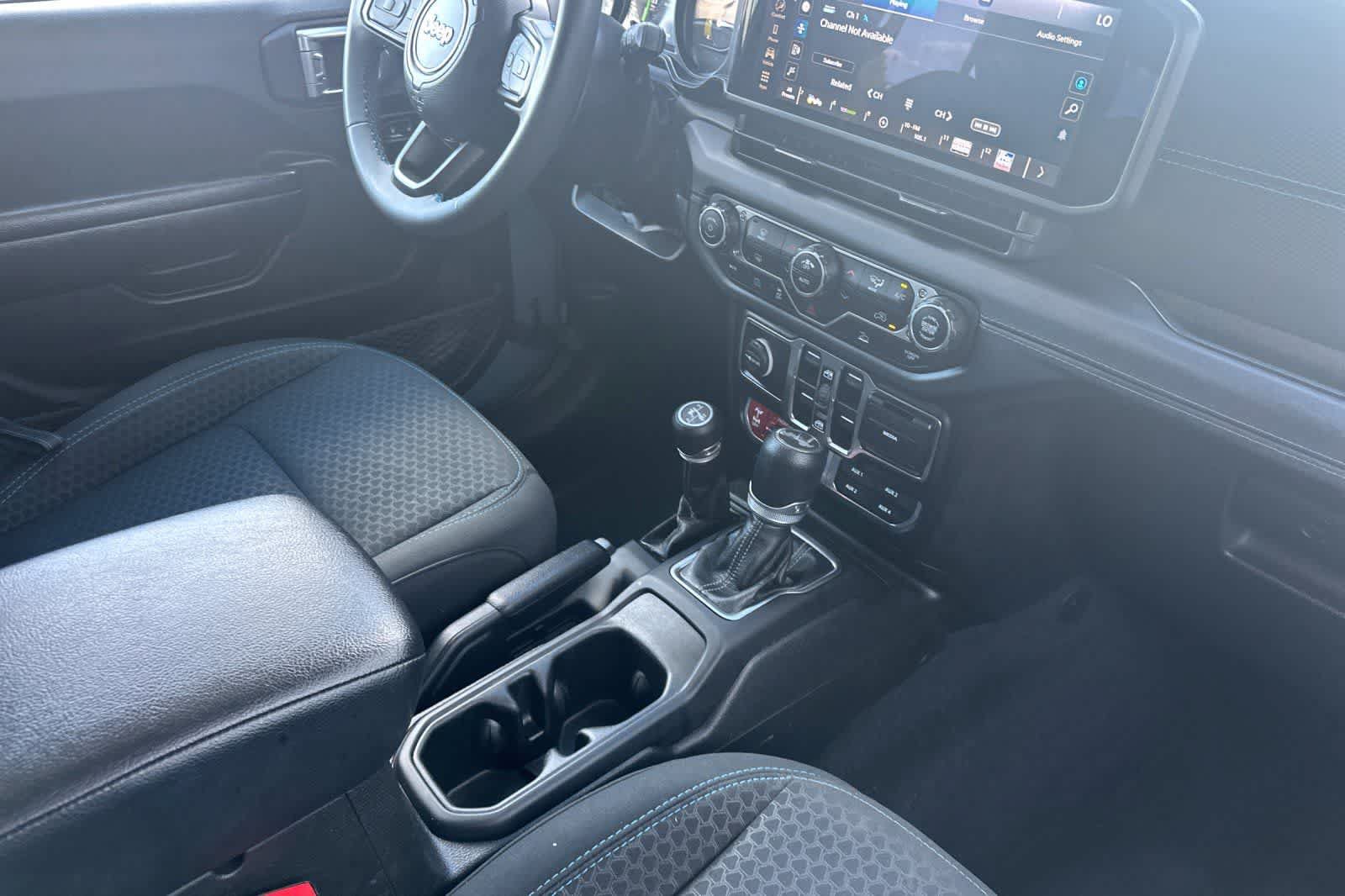 Used 2024 Jeep Wrangler Unlimited Rubicon 4xe AWD/4WD image 17