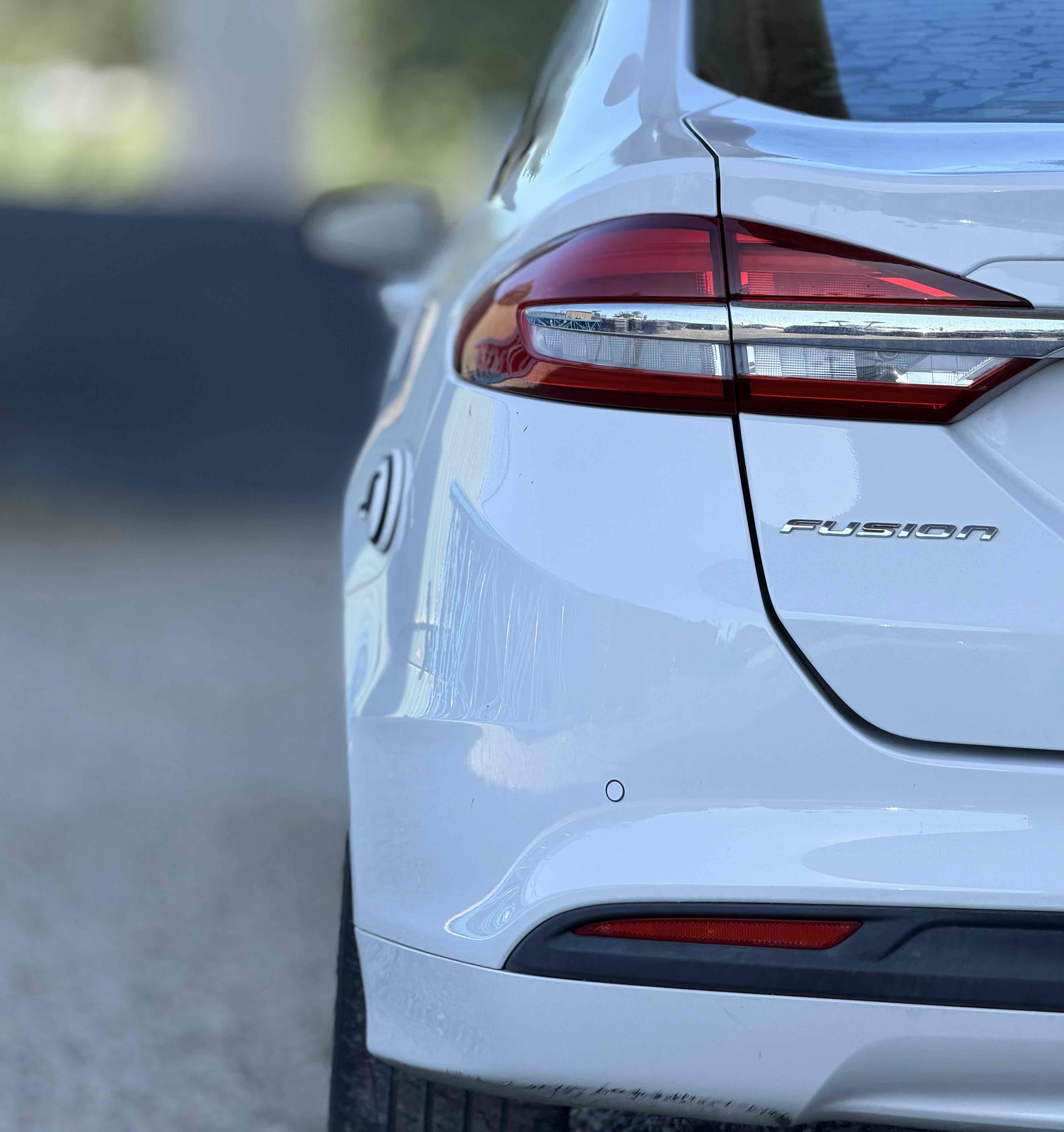 Used 2018 Ford Fusion SE w/ Equipment Group 602A FWD image 9
