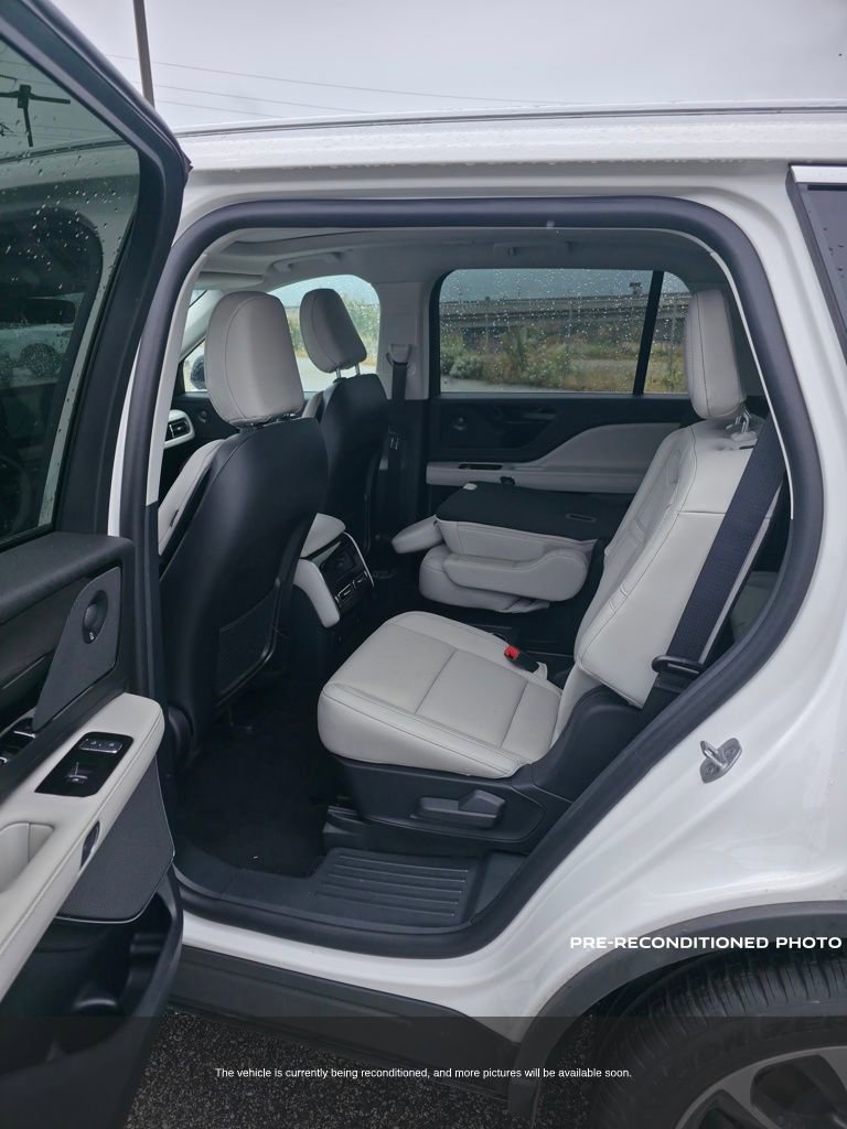 Used 2025 Lincoln Aviator Reserve AWD/4WD image 8