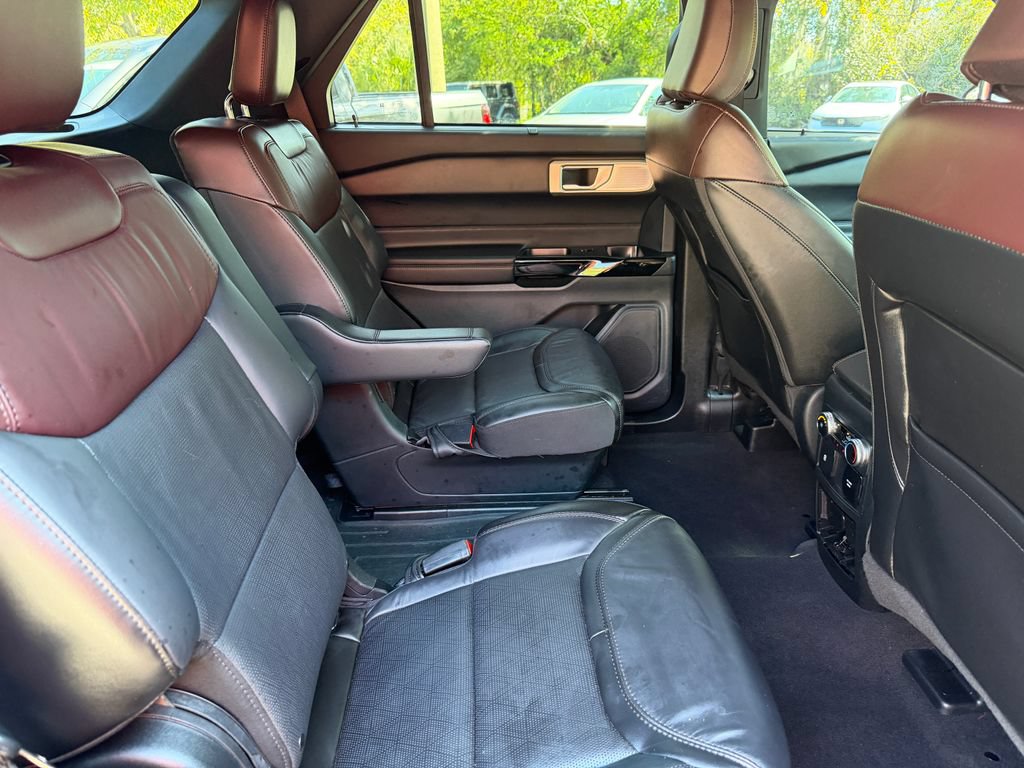 Used 2023 Ford Explorer Platinum w/ Technology Package AWD/4WD image 9