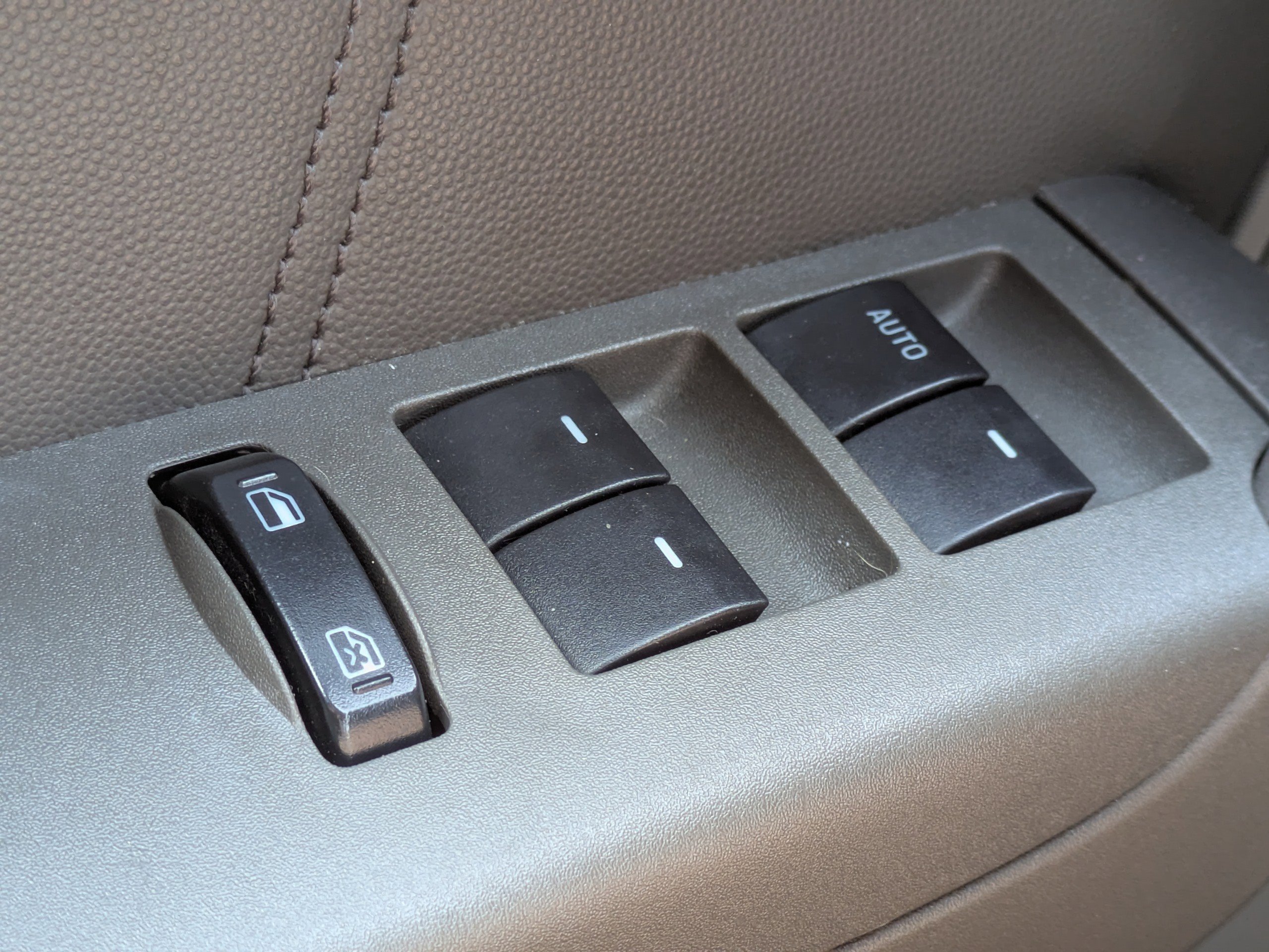 Used 2011 Ford Focus SEL w/ 301A Rapid Spec Order Code image 23