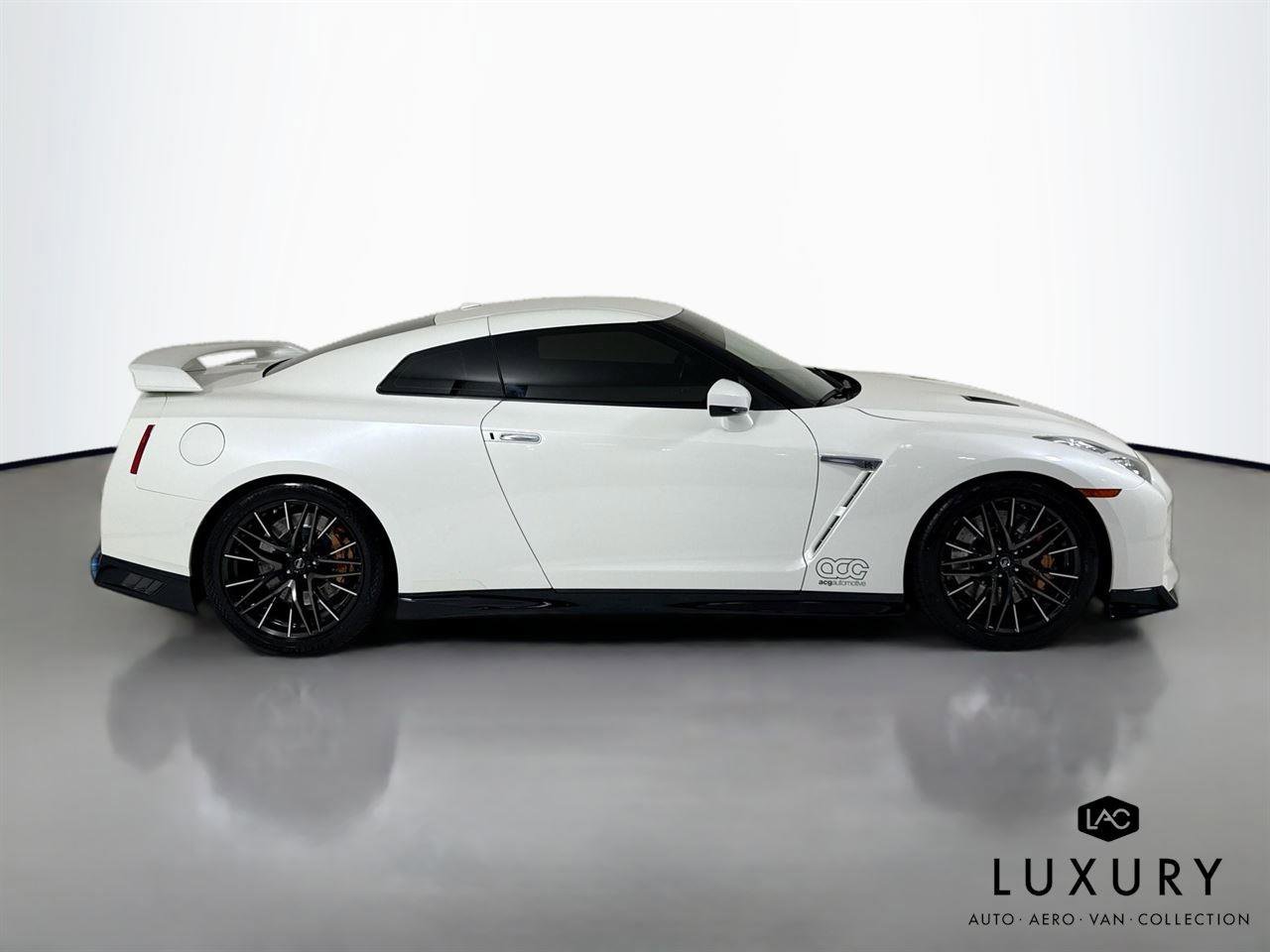Used 2020 Nissan GT-R Premium image 5