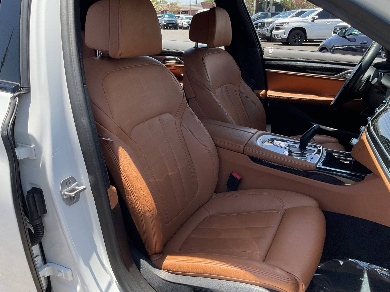 Used 2022 BMW 740i w/ M Sport Package RWD image 21