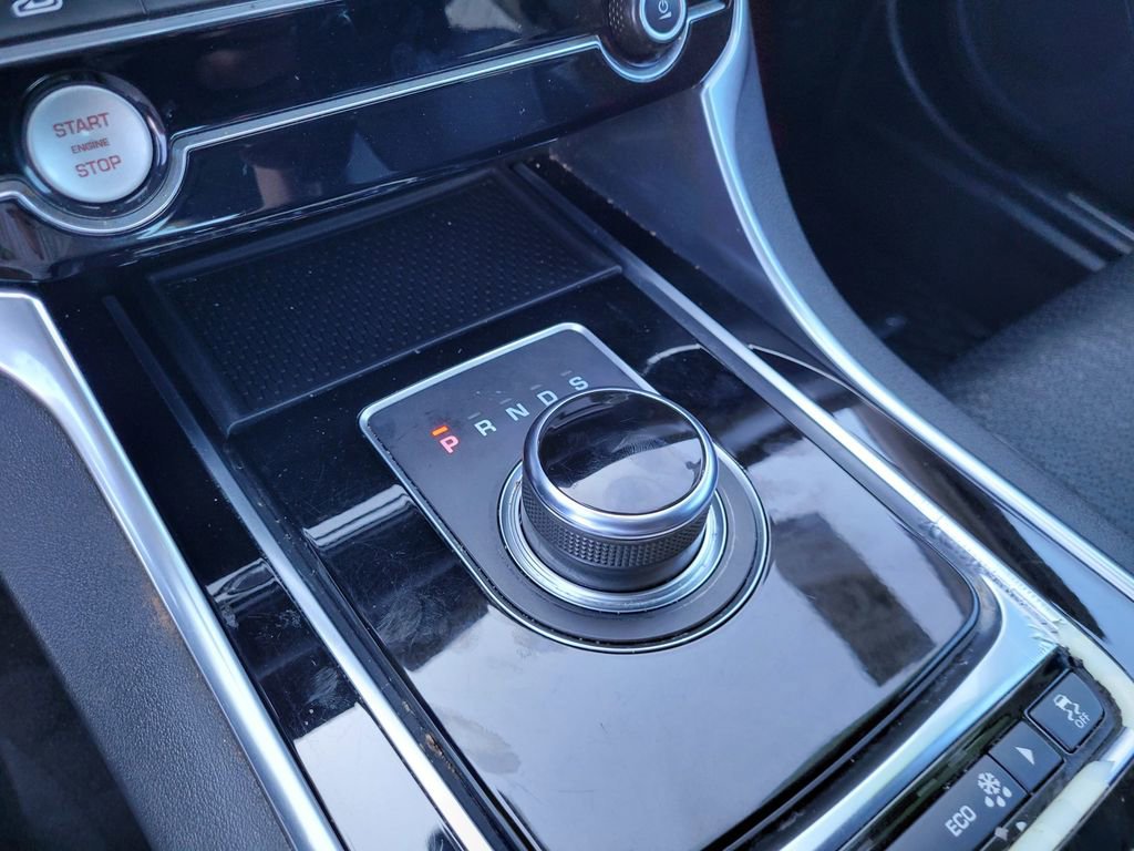 Used 2019 Jaguar XF Prestige image 17