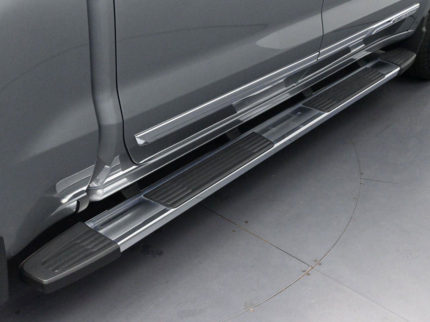 Used 2025 Chevrolet Silverado 1500 High Country w/ Technology Package AWD/4WD image 9